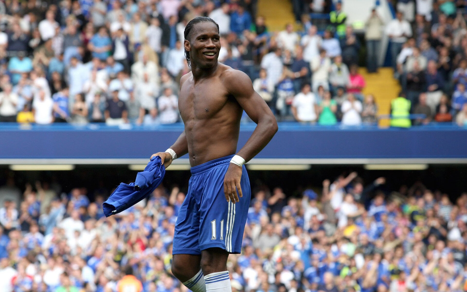 国际足球的商业发展策略在年会上被重点讨论，足球去商业化